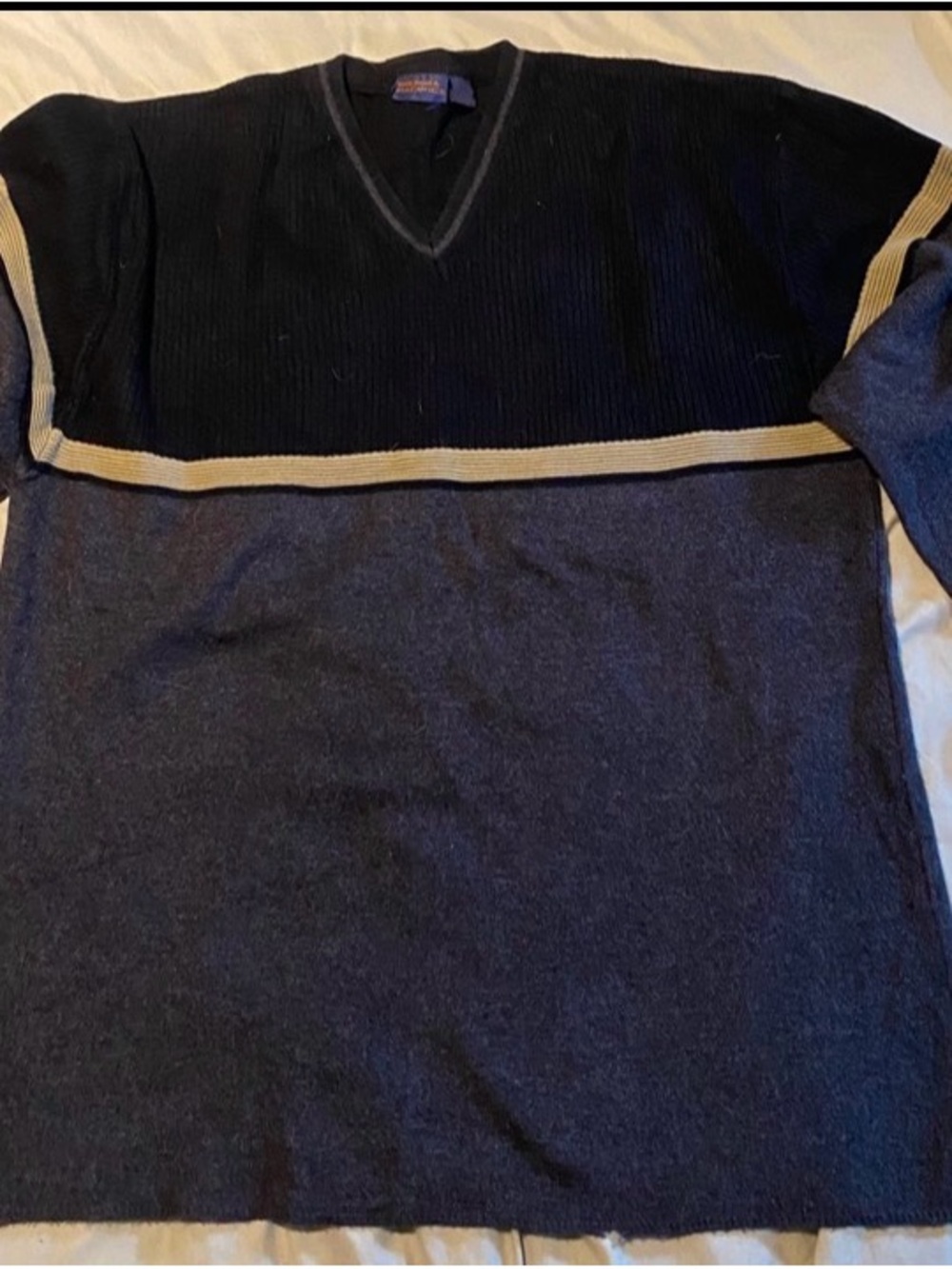 Men's V-Neck Colorblock Sweater in Black, Navy & Tan